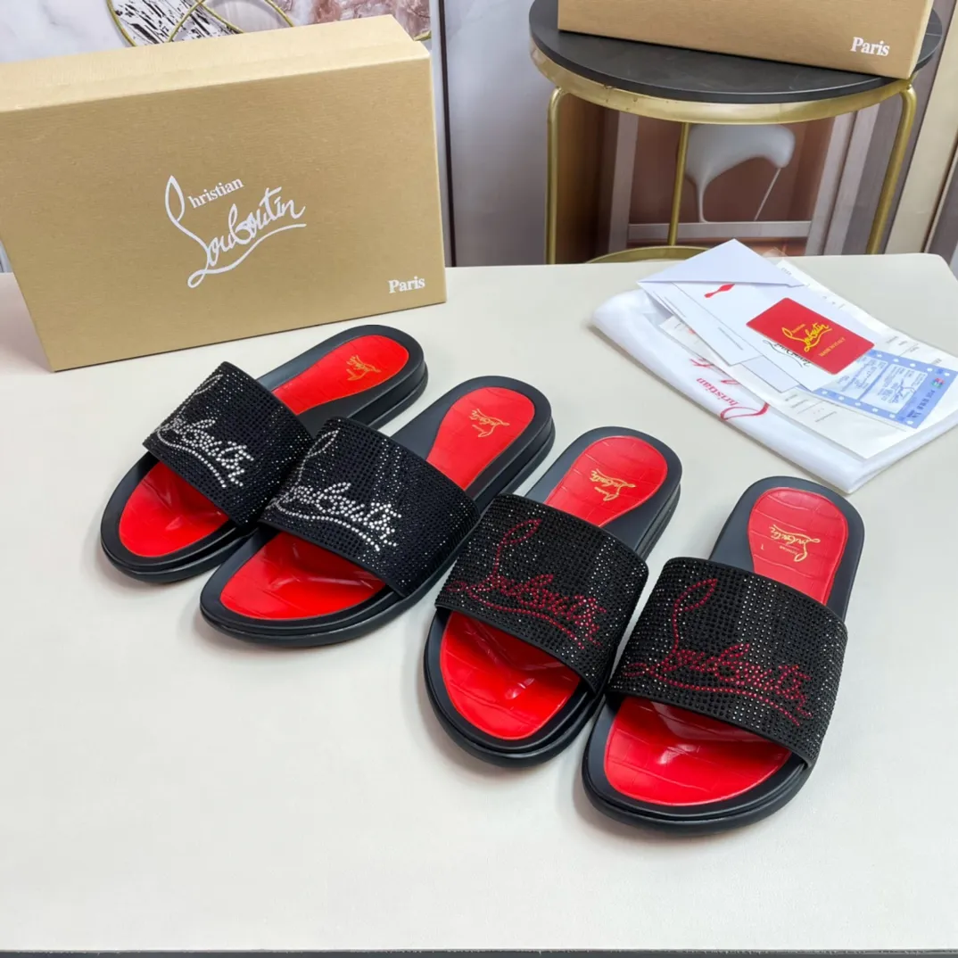 [CL red sole shoes] P: 340💰 size 38-45 Men’s classic slippers, made on the official website 1:1, the original factory specializes in original materials ➖ OEM 3D printed patterns, all hand-made with hot-drilled diamonds ➖ Ultra-light anti-slip outsole. Super fashionable and super comfortable, handsome on the feet, a must-have for men in summer! !